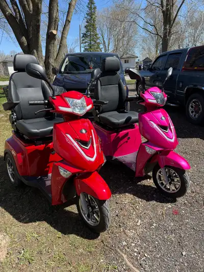 Zoom around town in style with this vibrant red 2025 GIO Scooter! Perfect for errands, leisurely rid...