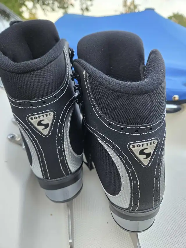 Softtec figure skates, girl size 5, excellent condition in Skates & Blades in Mississauga / Peel Region - Image 5