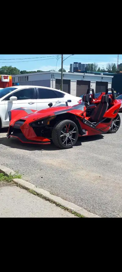 A vendre polaris slingshot 2015 manuel 15500$ tres propre toujours bien entretenue,changement huile...