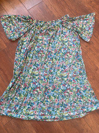 Nightdress x2 and night gown -size small $10 for 3 itens