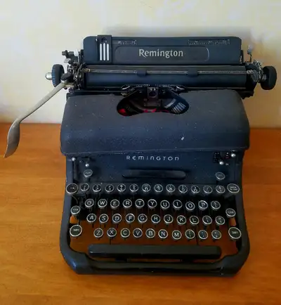 Mighty gorgeous in its charcoal glow... and working mighty fine! Standard No 17 made in 1940s. Seria...