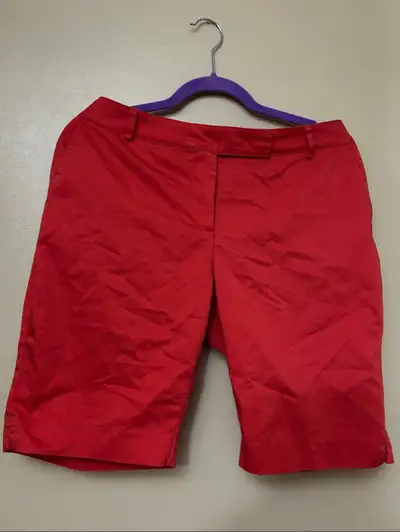 Woman’s Reitmans Red Shorts size 11, View more