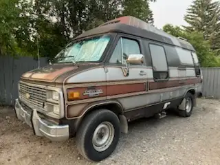 1984 Chevy G20 van. kms approx. 210000 new windshield new all weather tires 2023 with less than 1k o...