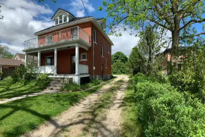 Large detached home, fully furnished, student rental house. Rent includes hydro, gas, municipal wate...