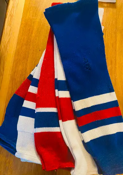 SELLING: Lot of Youth Hockey Socks (4 used pairs + 1 pair needing repair) I have for sale a lot of 4...
