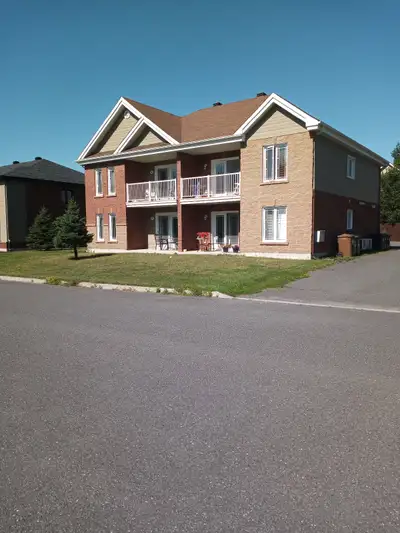 3 Beaux 41/2 de style condo Deux dans St-Charles Situé au 2 ième étage et un dans le domaine du Frai...