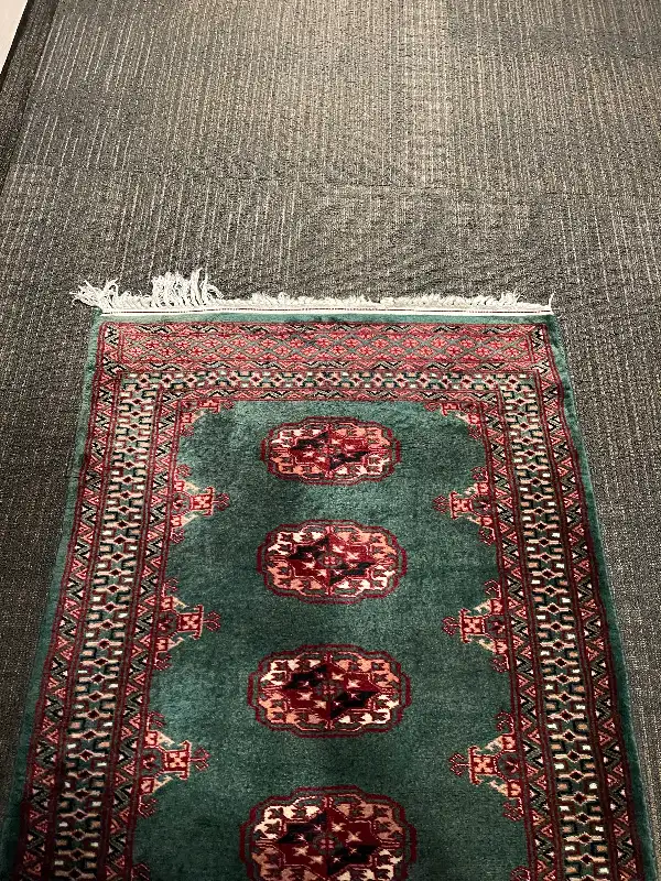 PURE WOOL RUNNER RED &GREEN in Rugs, Carpets & Runners in Ottawa - Image 5