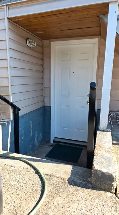 A legal suite with a private entrance includes 3 bright newly renovated large bedrooms (approx. 10'-...