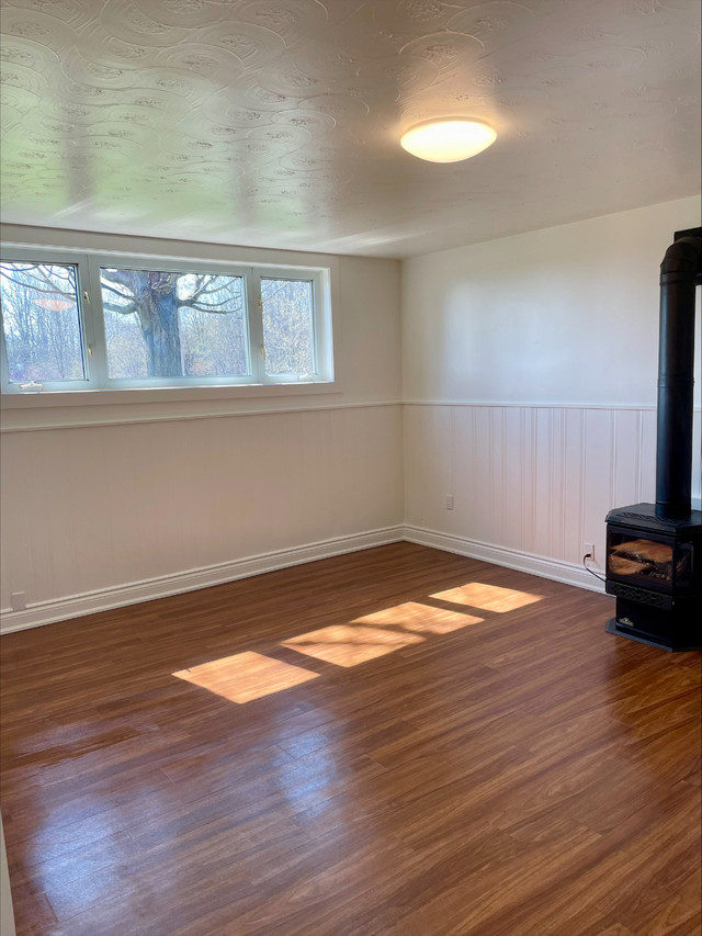 PRICE DROP -  Large 2 bedroom- steps from the Lake in Long Term Rentals in Oshawa / Durham Region - Image 4