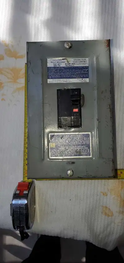 Square d 2/4  circuit Breaker Box 50amps 120v/240v, View more