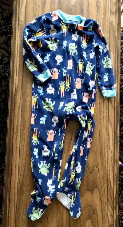 Carter’s Fleece Pajamas 5T, View more