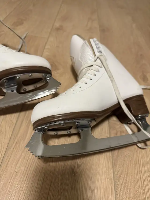  skates size 5 in Skates & Blades in Markham / York Region - Image 4