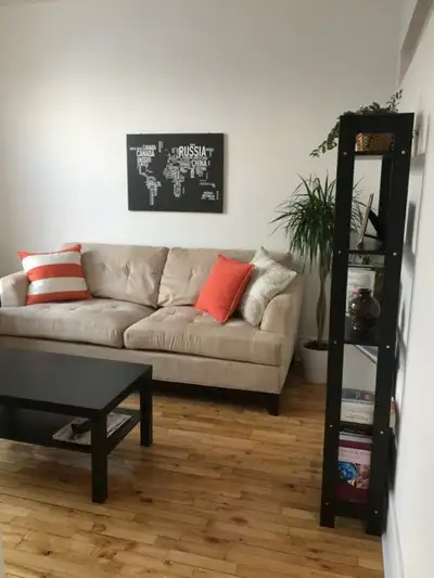 Superbe 5 1/2 RÉNOVÉ comprenant 2 chambres de bonnes dimension et une 3è plus petite et parfaite pou...