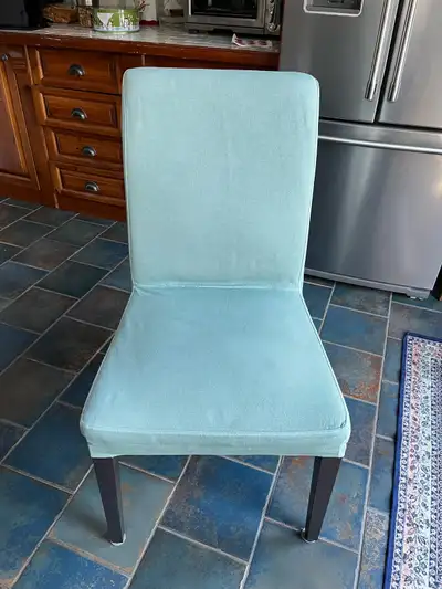 4 chaises à donner!!, View more