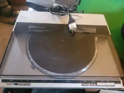 Technics record player. Turntable. I deliver! Needs work. Read, View more