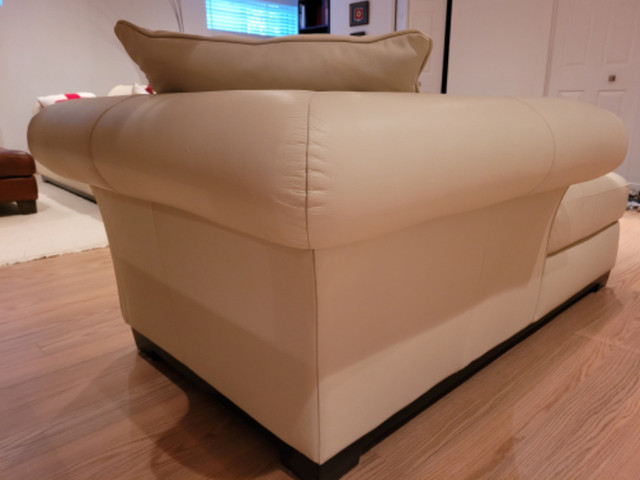 Sofa en cuir italien de marque Italsofa dans Sofas et futons  à Longueuil/Rive Sud - Image 3