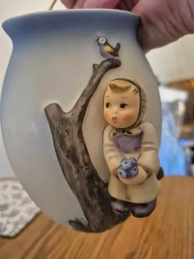 - circa 1958 - handpainted details on porcelain - measures about 4.25" x 5.75" x 2.5" deep - no chip...