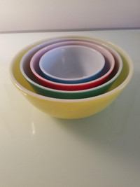 Set of 4 - Vintage Pyrex Primary Colors Mixing Bowl Set
