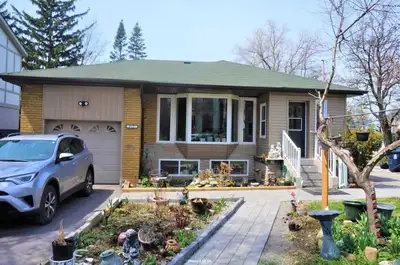 Detached 3 bedroom Bungalow for rent at Kennedy and Eglington.