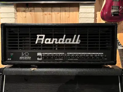 Here we have one beast of a solid state head. More power than one would ever need, can make the bone...