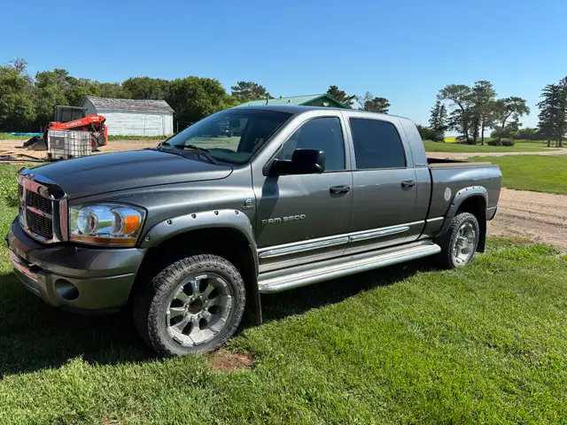 5.9 Mega Cab Laramie512180082621163521