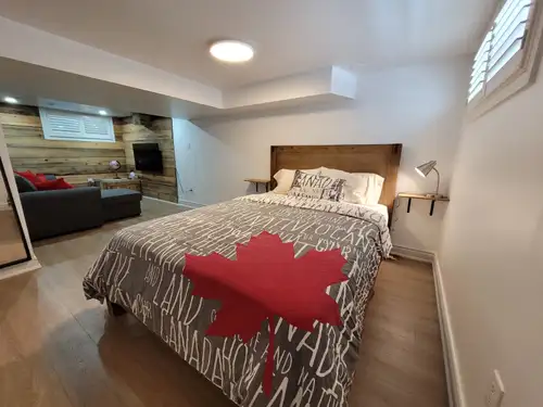 Fully Furnished & Renovated Bachelor Apartment – 10 Min Walk to Islington Subway Move into this brig...