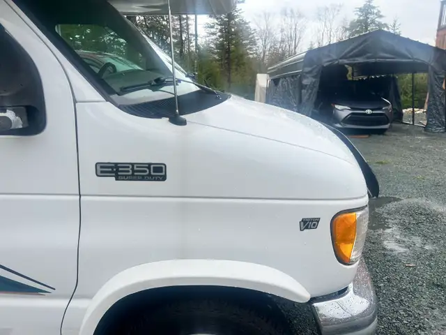 2000 Ford E-350 Eagle by Jayco Motorhome in RVs & Motorhomes in Bedford - Image 5