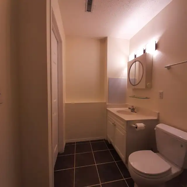 (Available now) Large Private Room for Rent/Driveway Parking/NW in Room Rentals & Roommates in Calgary - Image 9