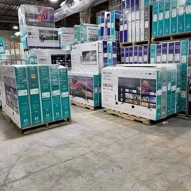 television liquidation tv SMART TV LED QLED OLED 4k- 24”32”40” in TVs in Laval / North Shore - Image 3