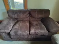 Brown couch and loveseat 