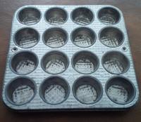 GSW Muffin Tin for 16 Muffins, Good Condition