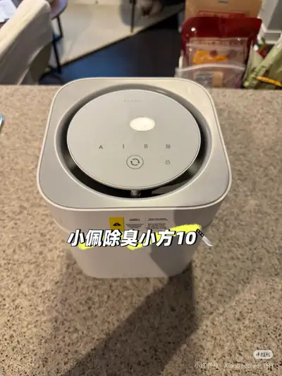 Sleek and smart air purifier for small spaces or pet areas. Quiet and effective! 9/10 condition