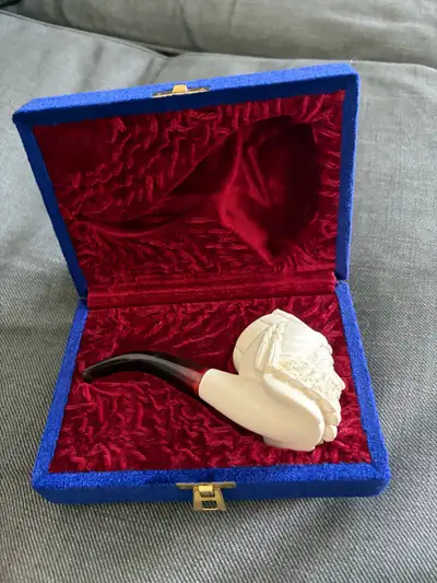 unused smoking pipe and box, View more