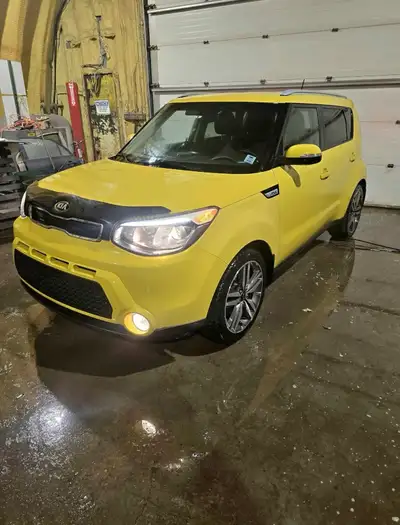 Selling my 2015 Kia Soul EX 2.0L 4CYL Front Wheel Drive 117500 km Heated seats Navigation Backup cam...