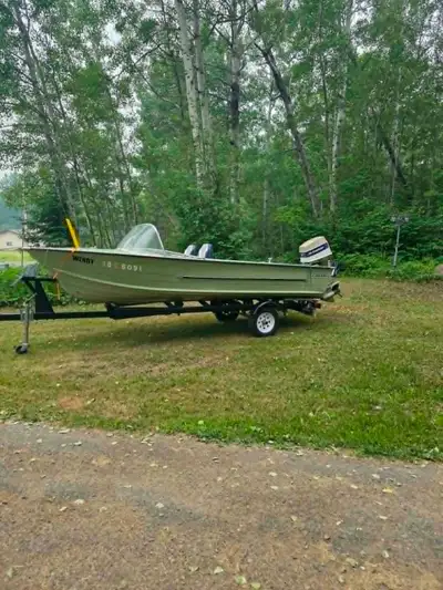 StarCraft 16' covered bow for sale. The boat has a 1976 Evinrude 70hp triple. Carbs have been freshl...