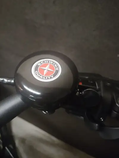 Carillons sonnettes Schwinn 10$ chacun.