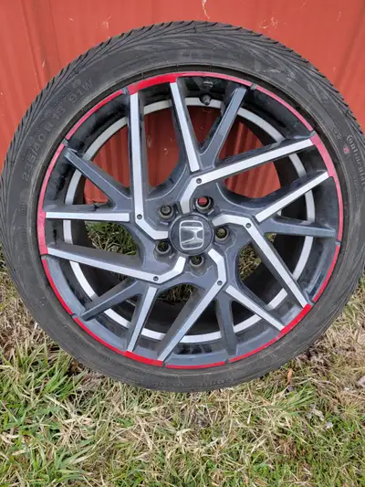 4 original honda rims. With tires. 235/40R18 Never winter driven. Tires have about three summers lef...
