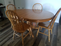 Wood Dinning Table and 4 Chairs