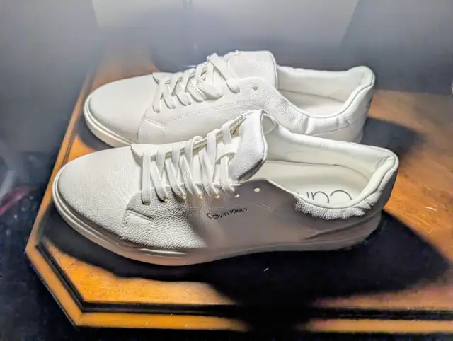 BRAND NEW CALVIN KLEIN SNEAKERS US13   $40.00