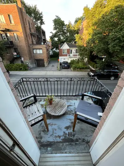 Cozy 5 ½ 2 bedrooms, 1 double, steps from Plateau-Mont-Royal Disponible dès le 1er octobre. On vous...