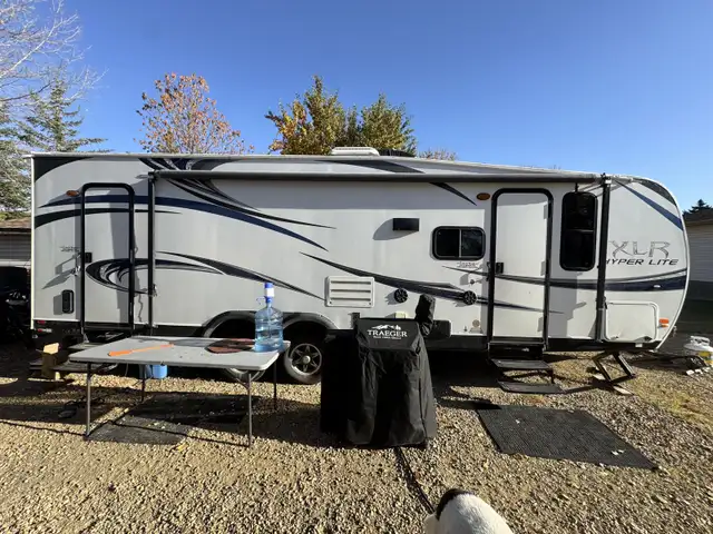 2013 Forest River XLR T27HFS Toy Hauler in Travel Trailers & Campers in Red Deer - Image 4