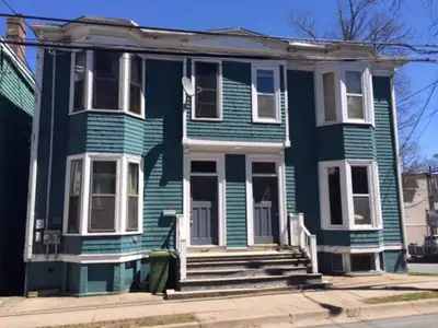 - 2 furnished rooms available in a 3-bedroom house located in Downtown Halifax (3 bed, 1 bath) - Jus...
