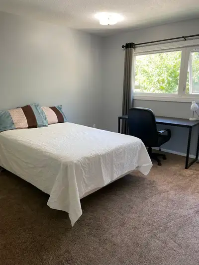 Southside prime location close to shoping,bus stop and polythecnic school. Short term ROOM 3 months...