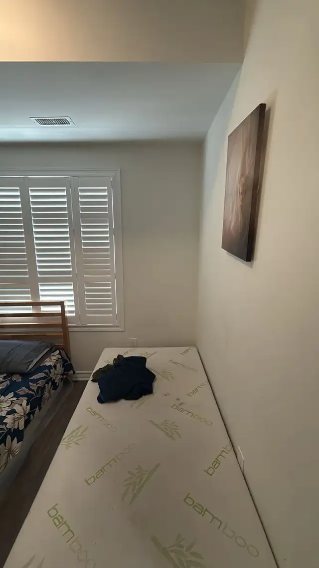 One sharing space available for a female in Short Term Rentals in City of Toronto - Image 4