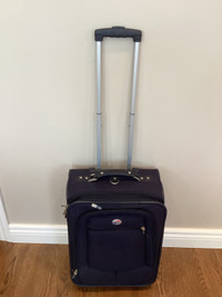 GREAT CARRY ON SIZE SUITCASE (SEE DESCRIPTION)