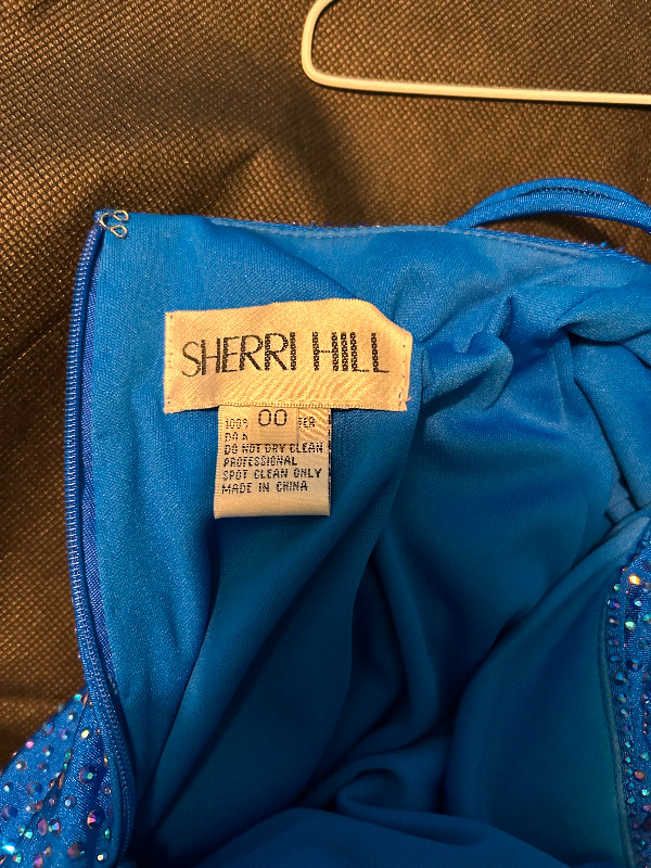 Robe de bal dans Femmes - Robes et jupes  à Sherbrooke - Image 3
