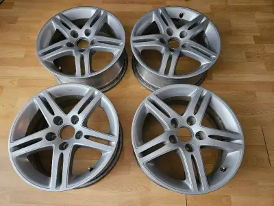 4 mags 5x114.3 16" 16x6.5 ET 45 centre 67.1mm Étais sur un civic