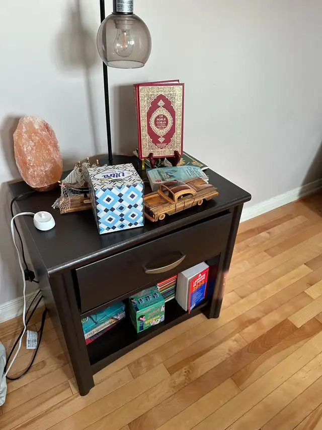 *Vente Rapide*  Lit  + table de chevet + commode 5 tiroirs. in Beds & Mattresses in Laval / North Shore - Image 3