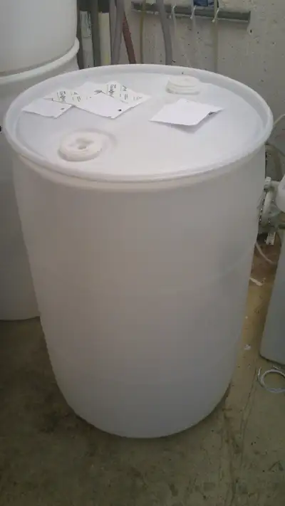 Barils de plastique (10$), View more