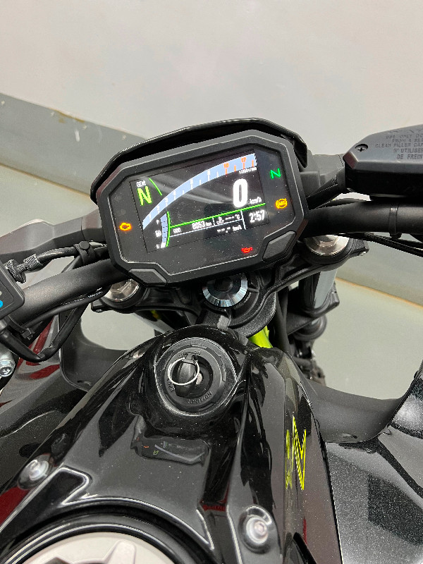 Moto Kawasaki Z650 ABS à vendre dans Routières sportives  à Ville de Montréal - Image 3